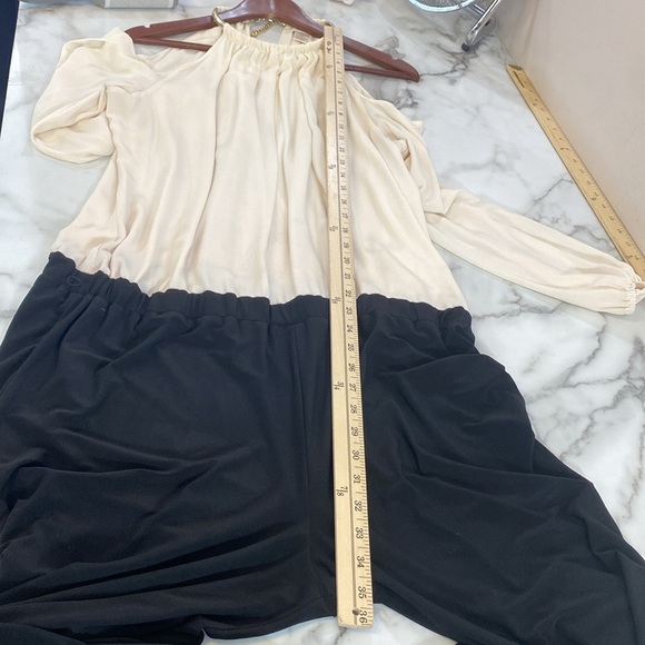 Cache Jumpsuit Womens Size XL Cream Black Cold Shoulder Pleated Chain Neck Relax - Picture 16 of 16